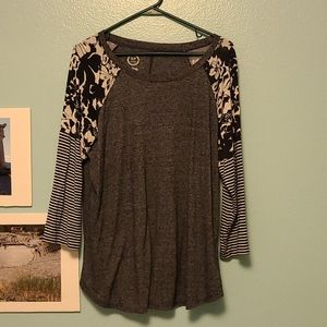 Medium Sleeved Top from Maurices